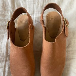 Bryr clogs, perfect for spring. Lightly worn.